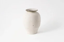 Vase B.