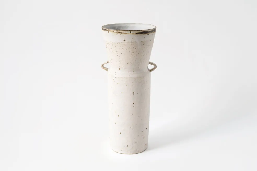 Vase E.
